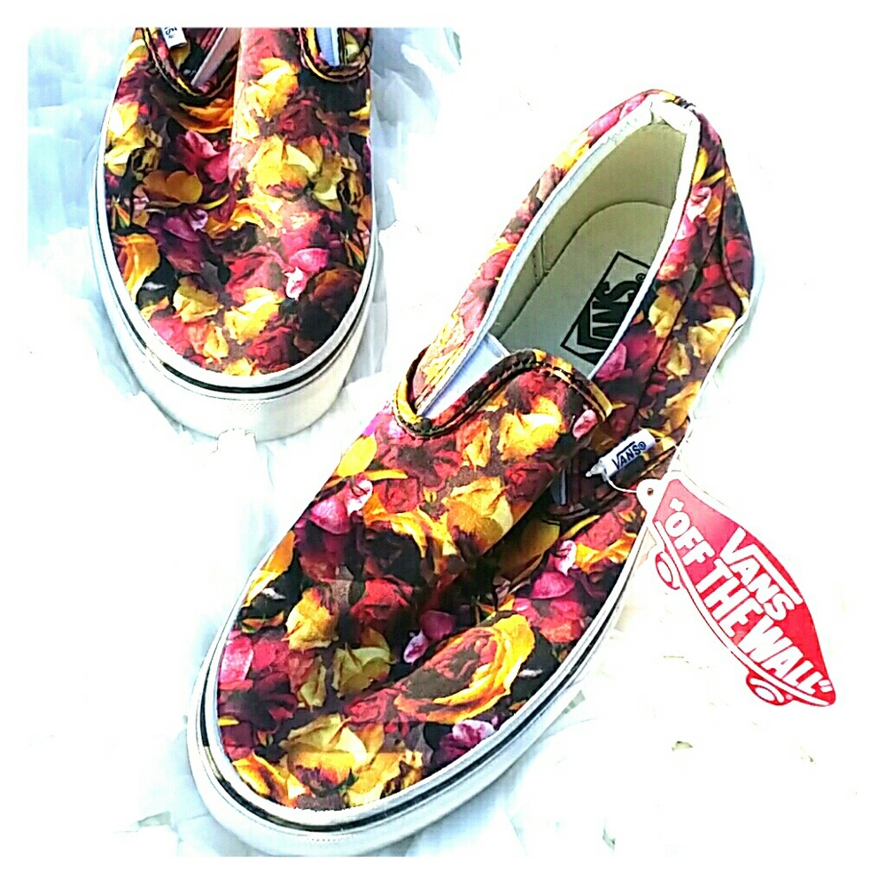 ❌SOLD❌ Vans Floral Digi Roses ❌SOLD❌ - Picture 1 of 6